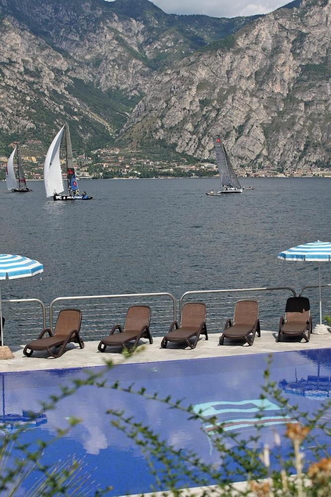 Hotel Sailing Center Мальчезіне Екстер'єр фото